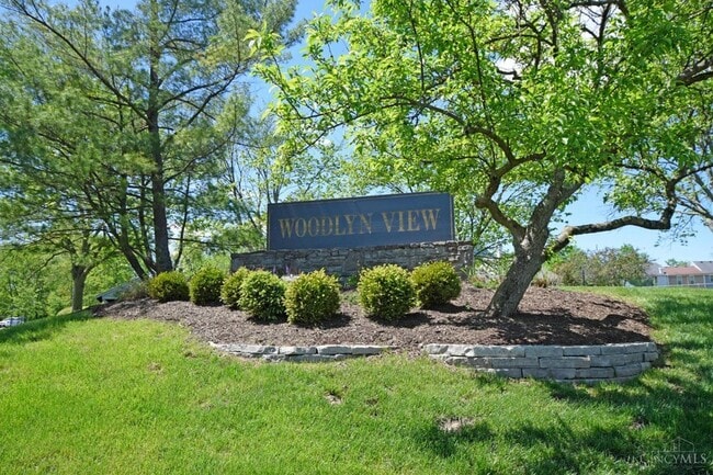 Building Photo - 920 Woodlyn Dr N