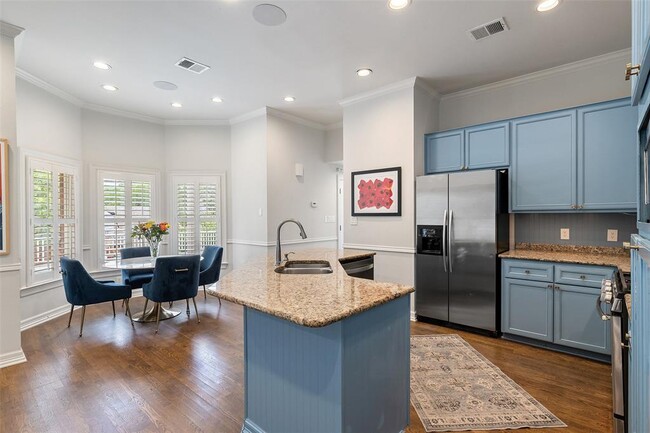 Building Photo - 2922 Thousand Oaks Dr