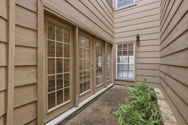 Building Photo - 12625 Memorial Dr