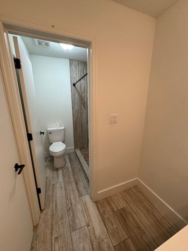 Building Photo - Large One Bedroom Across from the Beach in...