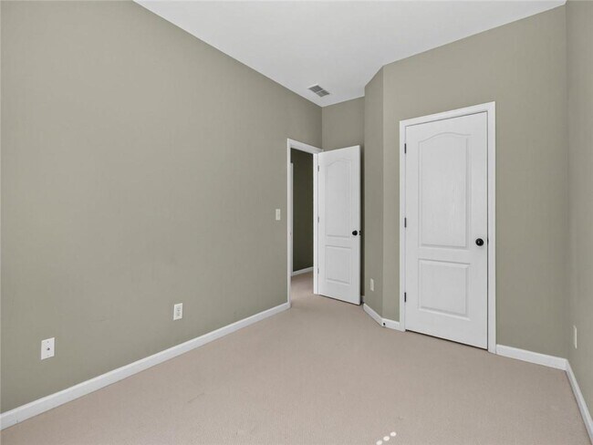 Building Photo - 5060 Hastings Terrace