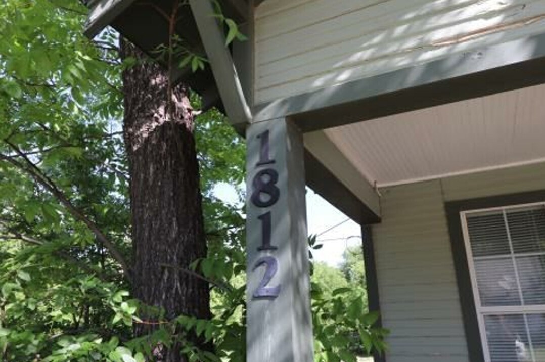 Building Photo - 1812 Avenue I