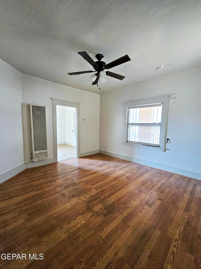 Building Photo - 2526 Yandell Dr