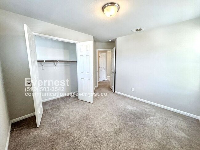 Building Photo - 4-Bedroom Home with Modern Comforts Near S...