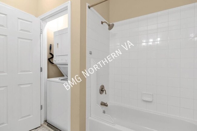 Building Photo - 801 S Greenbrier St