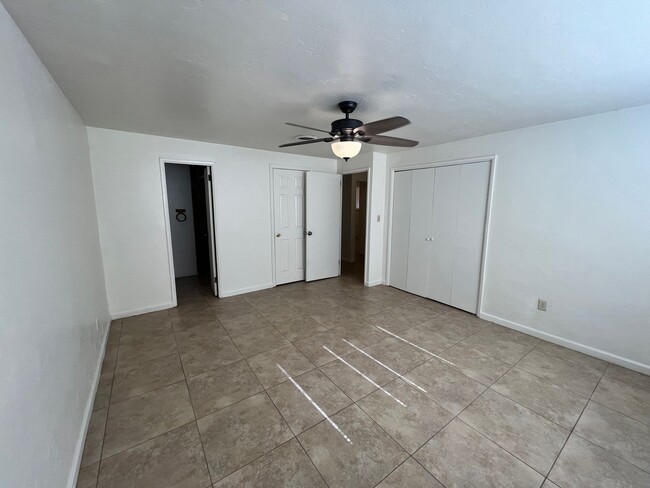 Building Photo - 4137 E Shadow Branch Dr