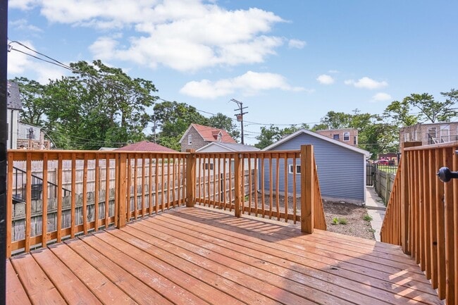 Building Photo - 6547 S Langley Ave