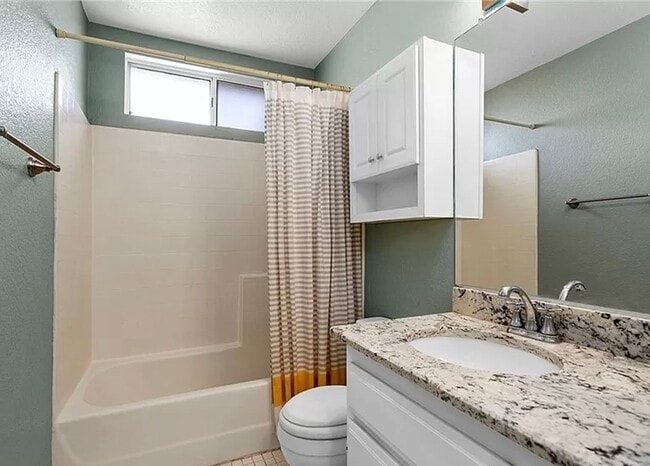 Building Photo - Spacious Two-Story Home in Lake Elsinore