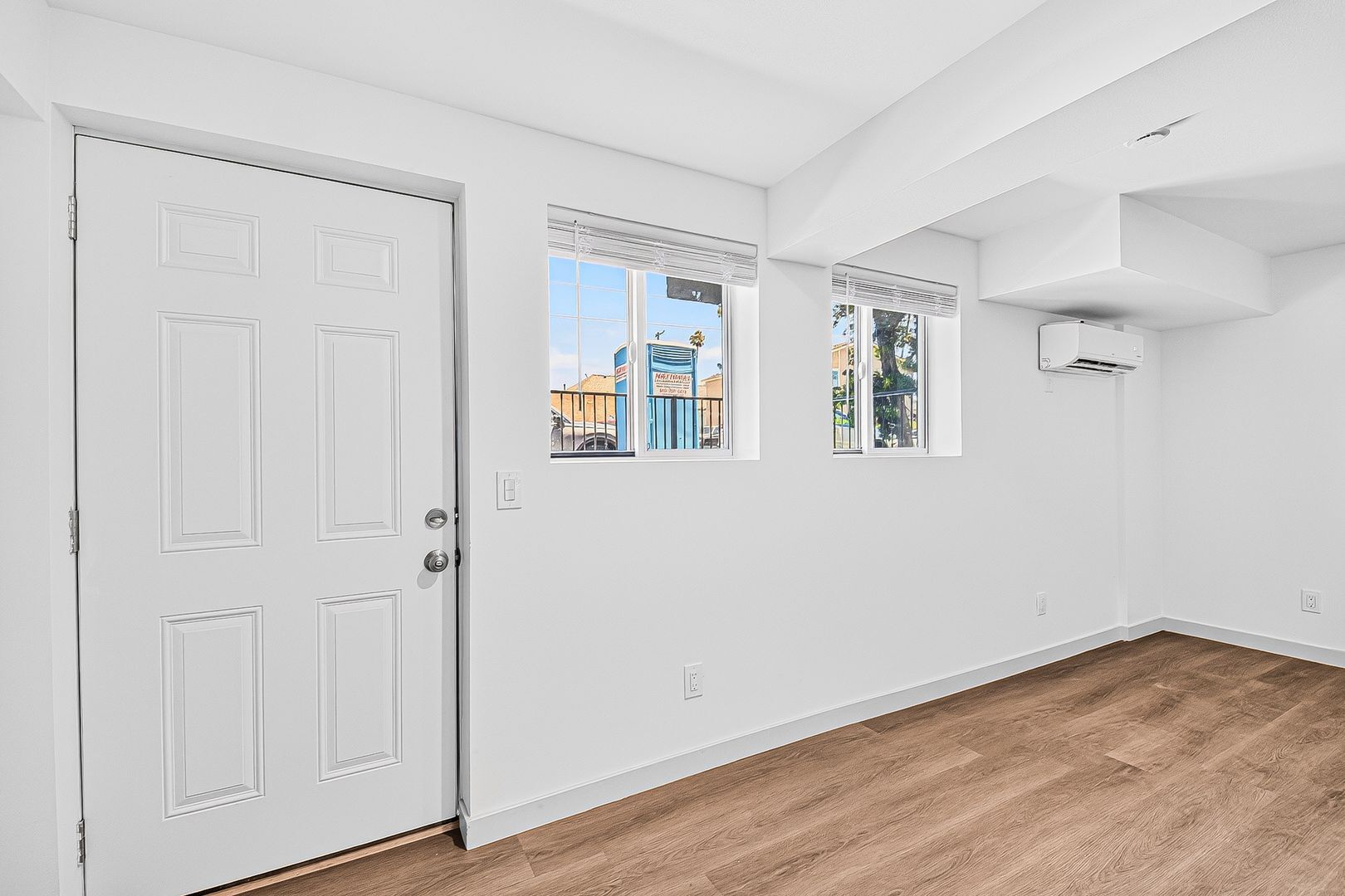 Building Photo - 1121 Daisy Ave