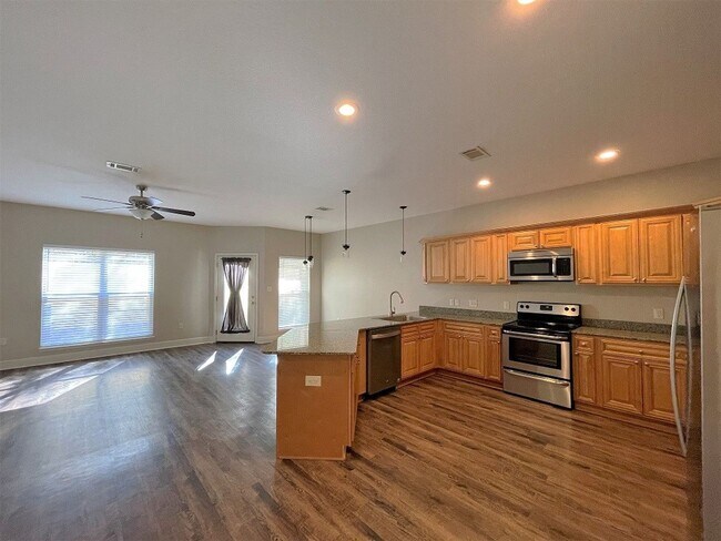 Building Photo - 505 Arbor Lake Dr