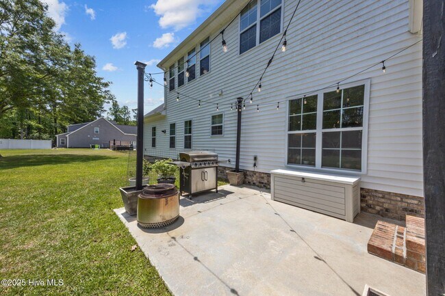 Building Photo - 3506 Sir James Ln