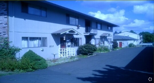 Building Photo - Markwell/Annex Apartments
