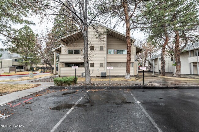 Building Photo - 2101 Roundhouse Rd