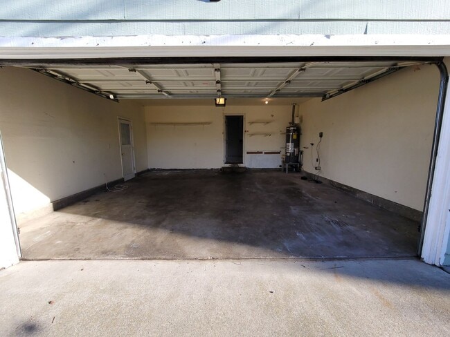 Building Photo - Parkway Home