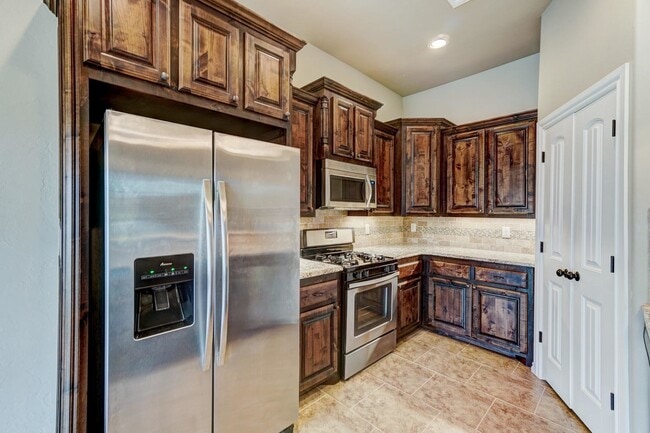 Building Photo - 5700 Goldfinger Rd