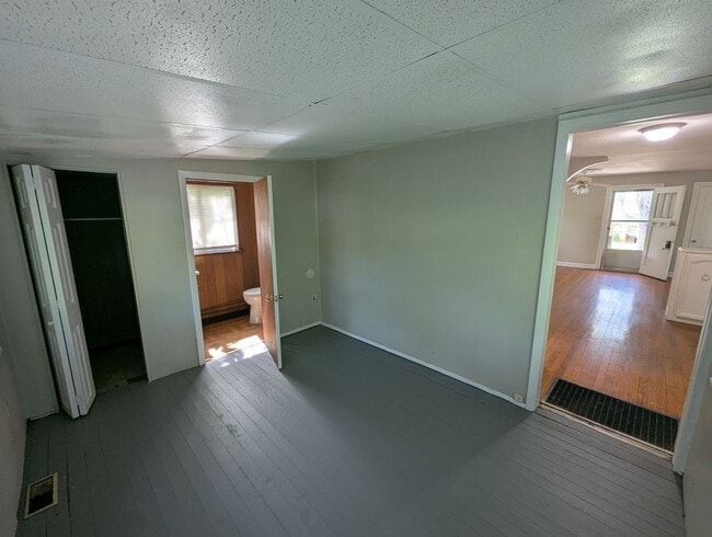 Building Photo - Single Family Charmer in Jennings - Sectio...