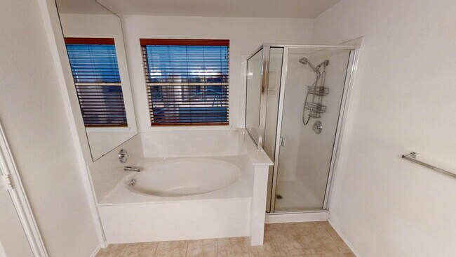 Building Photo - "Spacious 4-Bedroom Gem with 2.5 Baths and...
