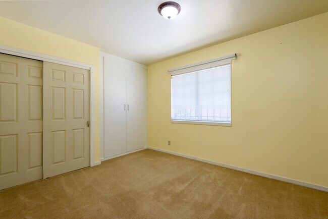 Building Photo - 823 Linden Ave