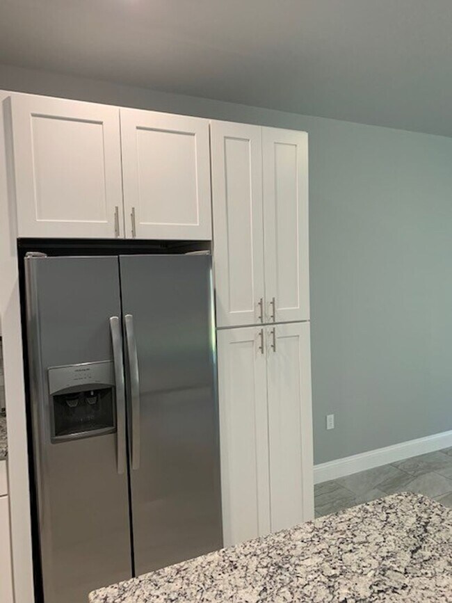 Building Photo - 8 Llosee Ct