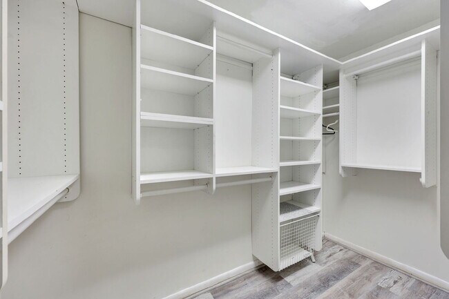 Building Photo - Furnished 3BR/2BA Condo in Pinebrook Lakes...