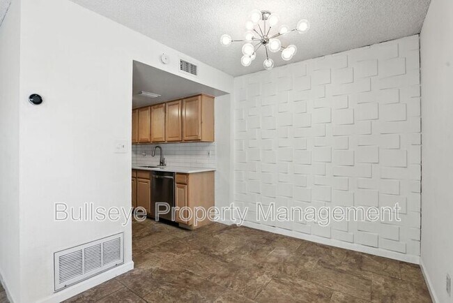 Building Photo - 7832 E Rovey Ave
