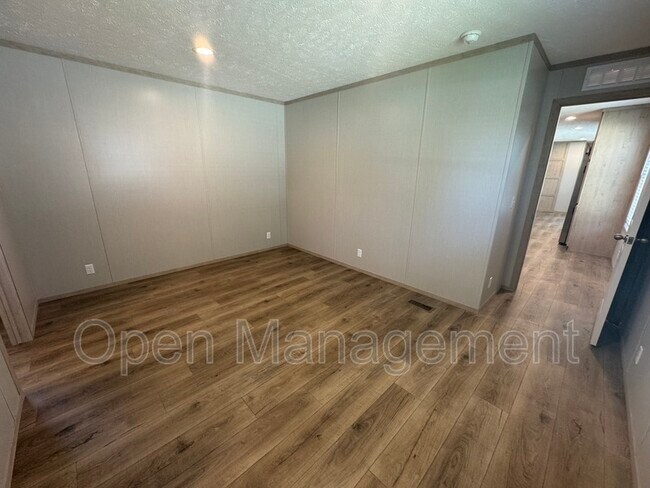 Building Photo - 8701 NE 107th Pl