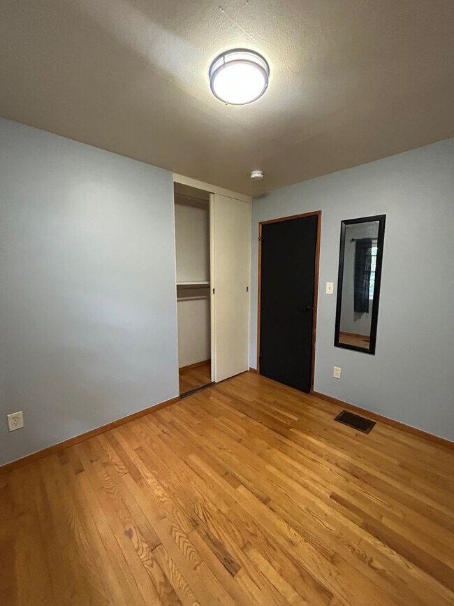 Building Photo - Charming 3 Bedroom Brick Ranch in Park Forest