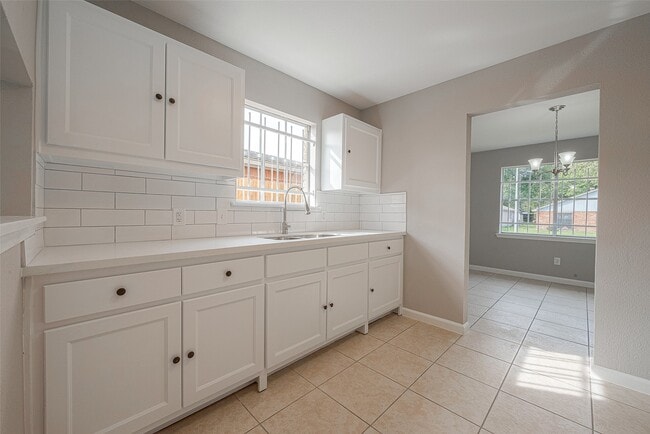 Building Photo - 8714 Valley Flag Dr