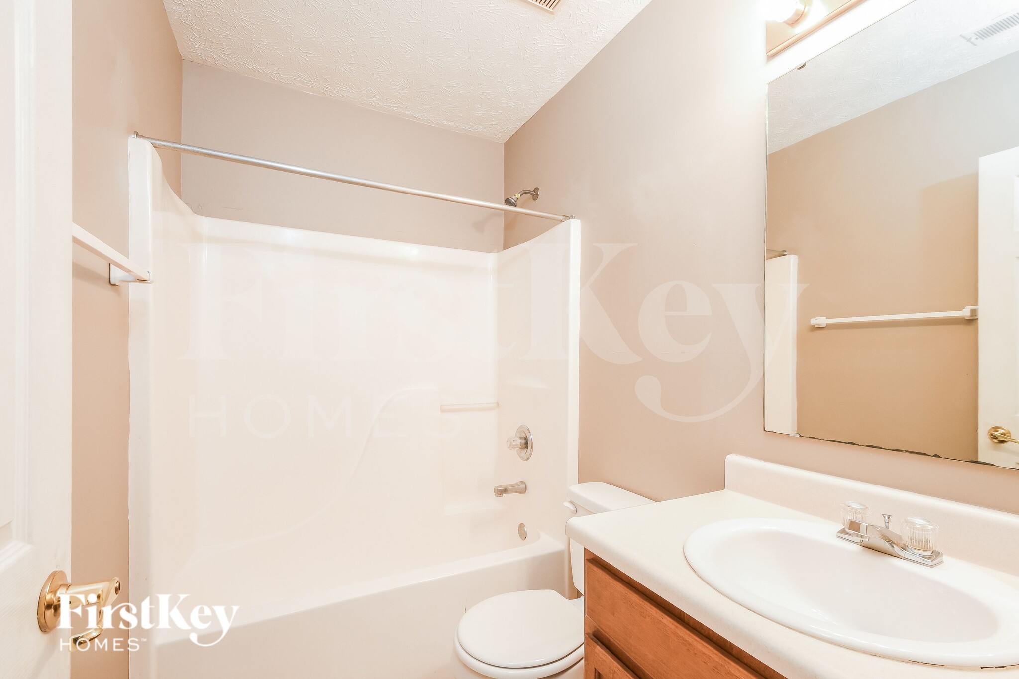 Building Photo - 3860 Planewood Dr