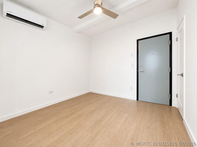 Building Photo - 901 Collins Ave
