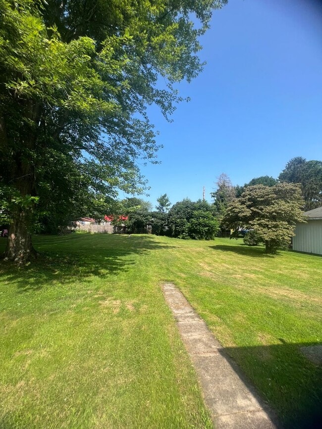Building Photo - Large Remodeled 4 bed 2 Bath - Girard Pa
