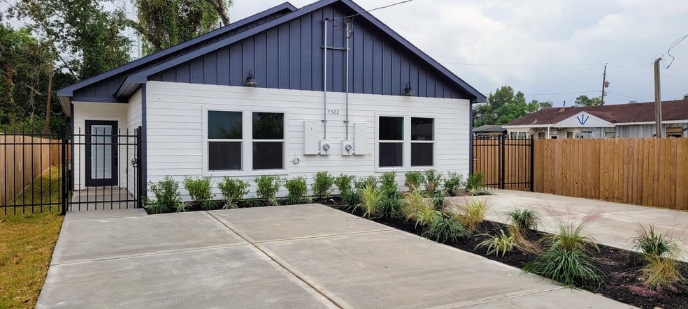 Building Photo - 7502 Sandle St