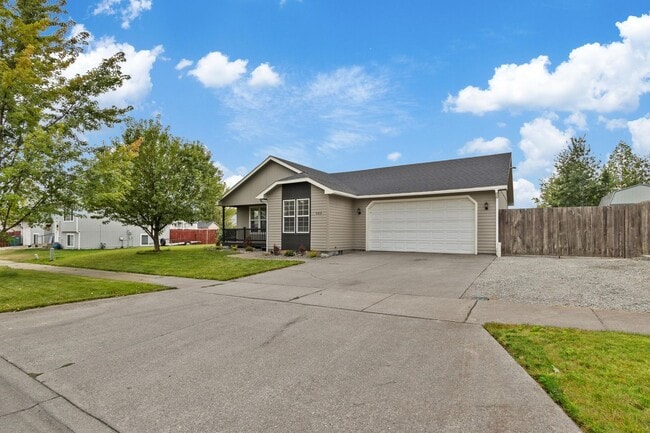 Building Photo - Updated Single Level Home In Post Falls