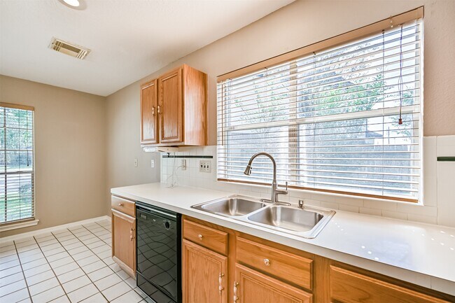 Building Photo - 4014 Ivywood Dr