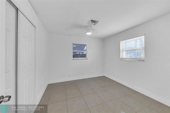 Building Photo - 511 SE 13th Ct