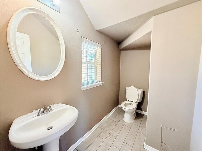 Building Photo - 23744 Martin S Cir