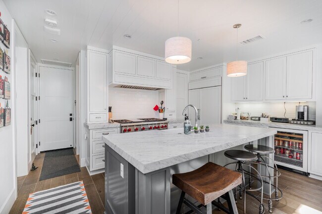 Building Photo - California Coastal Awaits: Luxurious Custom 3-Bedroom Home with Marble Touches on Balboa Island