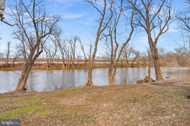 Building Photo - 19451 Youngs Cliff Rd