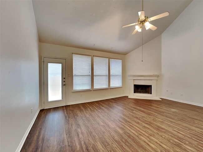 Building Photo - 28726 Hidden Cove Dr