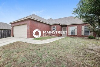 Building Photo - 3 Bedroom Pet-Friendly Home in Crowley, TX with Main Street Renewal