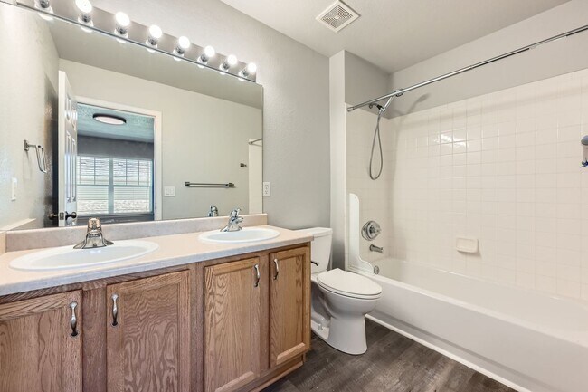 Building Photo - 4 bed /2.5bath Charming Home in Aurora