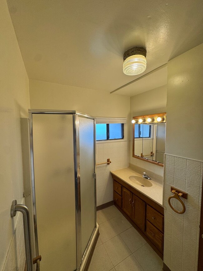 Building Photo - 2026 Clinton Ave