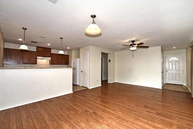Building Photo - BEAUTIFUL SINGLE STORY HOME  |  CLOSE TO H...