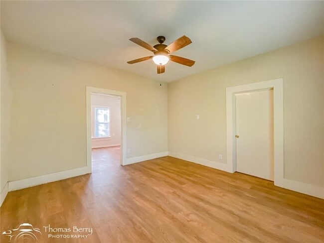 Building Photo - 2807 Russell Ave