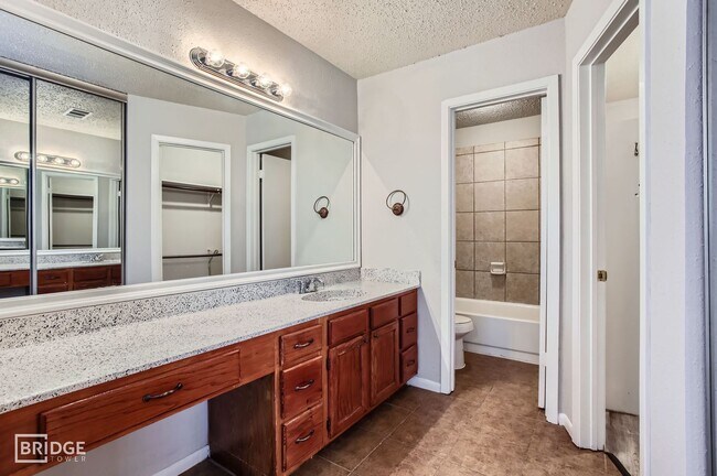 Building Photo - 11910 Yearling Dr