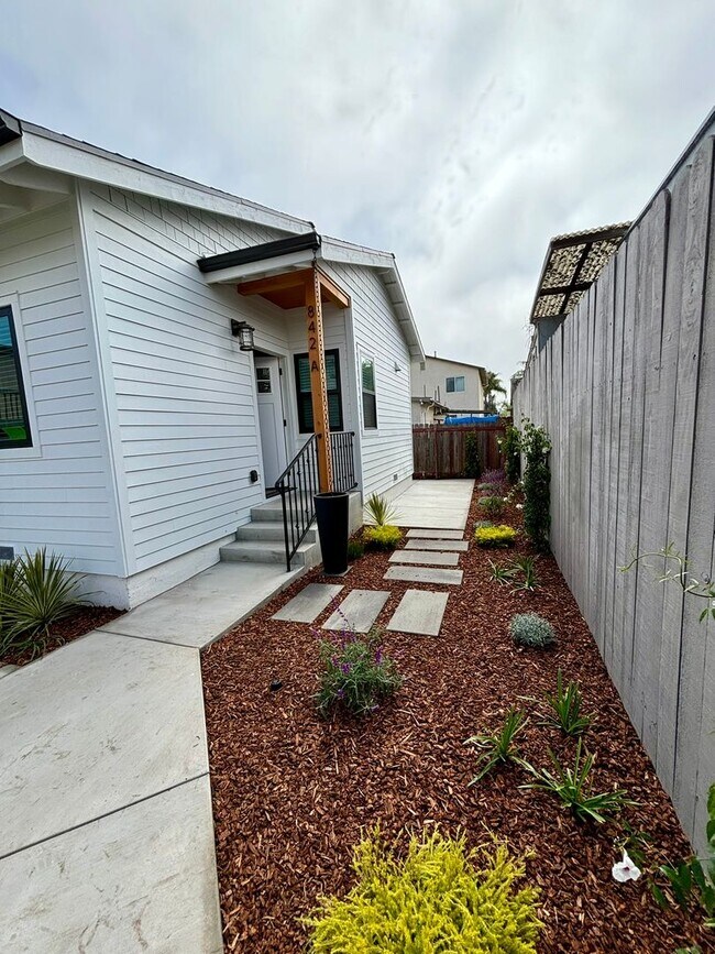 Building Photo - 212 - Carpinteria Asset Mgmt LLC (Walnut duplex)