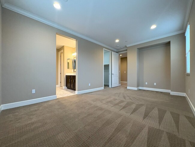 Building Photo - Charming Modern 2 Story Townhome in San Jo...