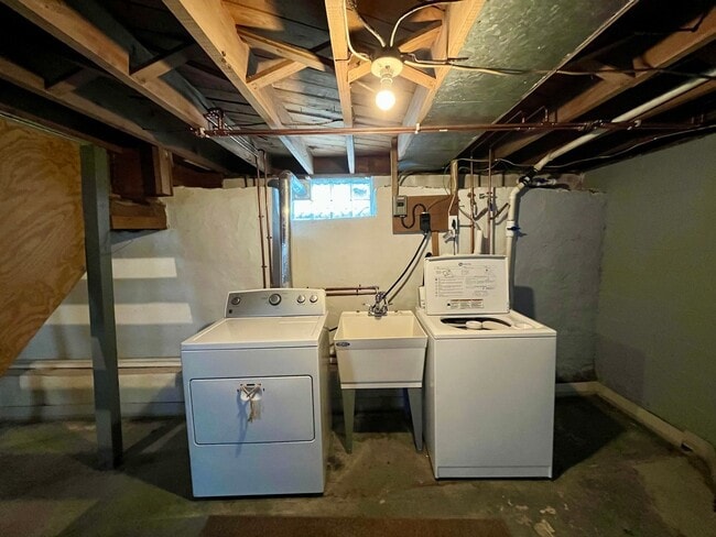 Building Photo - 2 bed 1 bath single family home in Wausau