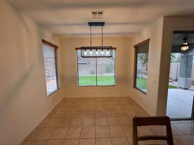 Building Photo - 30031 N Little Leaf Dr