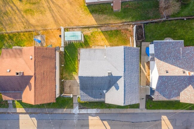 Building Photo - Recently Renovated Home in Coraopolis